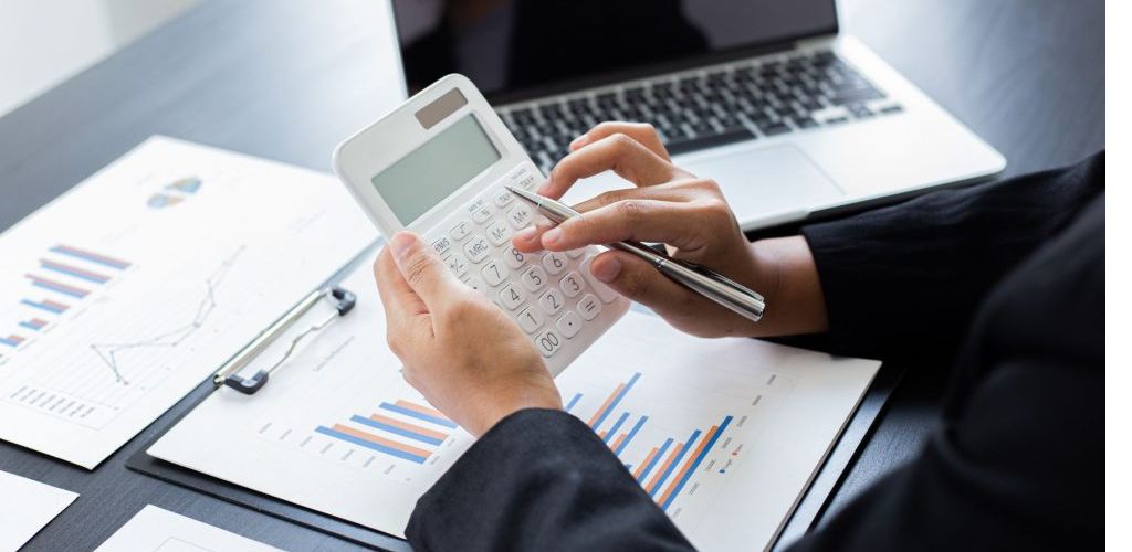 Entender os cálculos: é essencial na hora de contratar uma garantidora